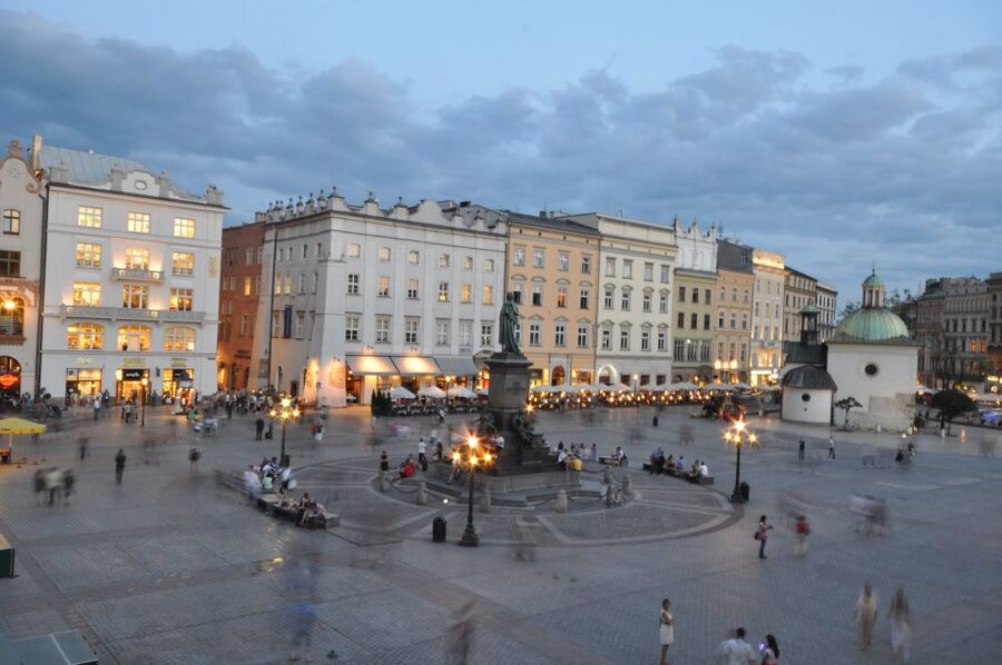 Krakow: Skip the Line Underground Museum and Old Town - From medieval streets to Wawel Hill