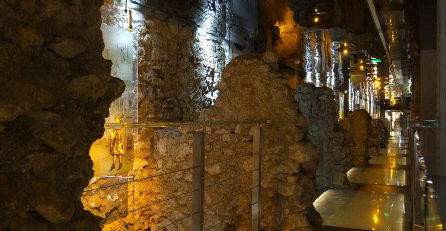Krakow: Skip the Line Underground Museum and Old Town - Languages, timing, and comfort