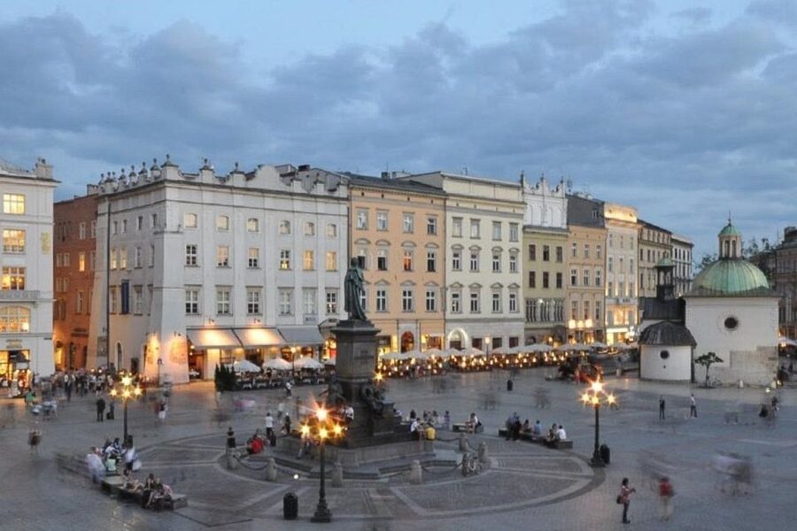 Krakow: Skip the Line Underground Museum Private Guided Tour - Meeting your guide at Market Square
