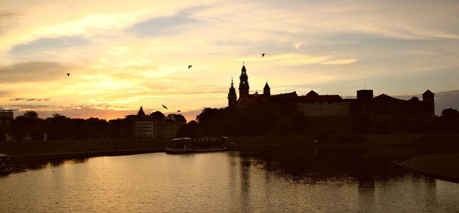 Krakow: Skip the Line Wawel Castle & Cathedral Private Tour - Meeting your guide at the John Paul II Monument