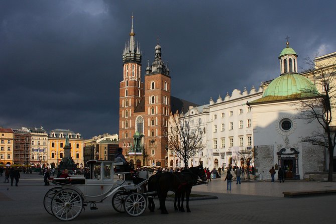 Krakow: Skip-the-Line Wawel Castle & Old Town Guided Tour - Key points to know before booking