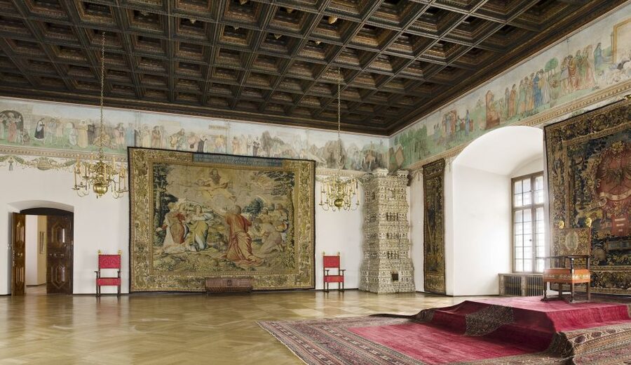 Krakow: Skip-the-Line Wawel Castle & Old Town Guided Tour - Jagiellonian University and Planty Park