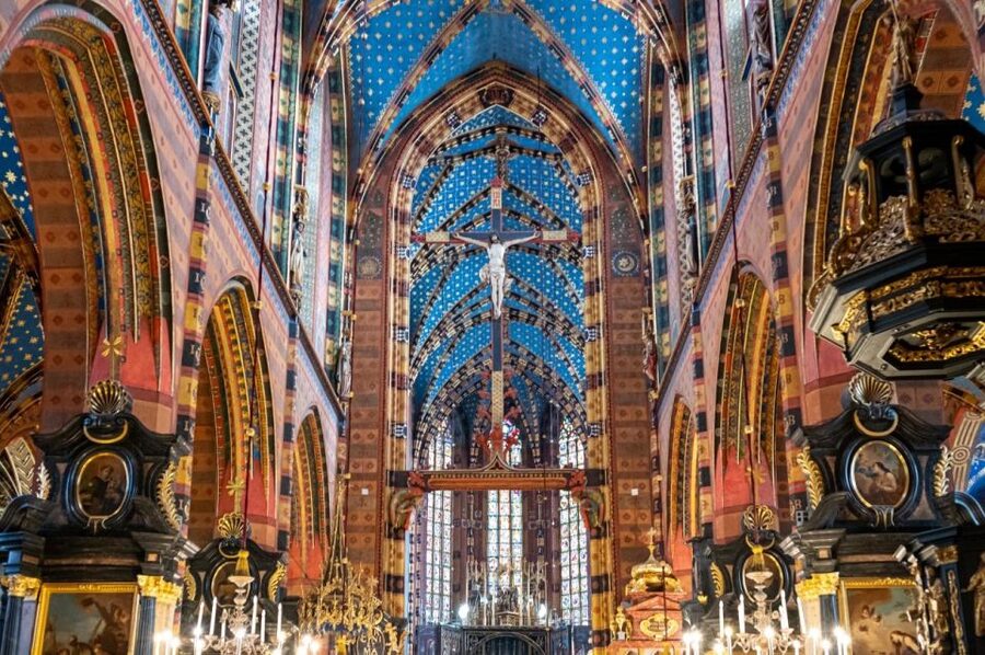 Krakow: St. Mary's Basilica visiting with short guided walk - Who should book this Krakow walk?