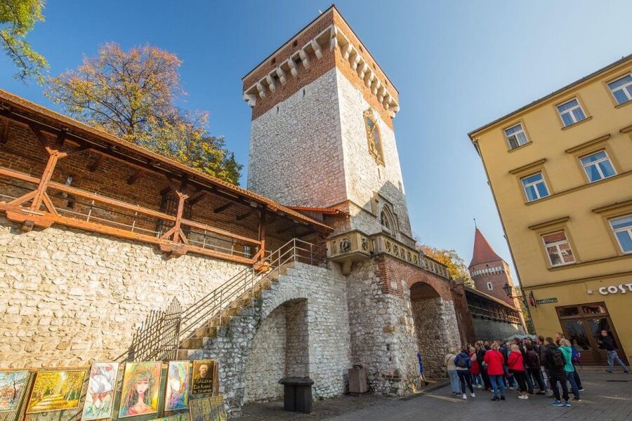 Krakow: St. Mary's Church and Rynek Underground Museum Tour - Who should choose this Krakow tour?