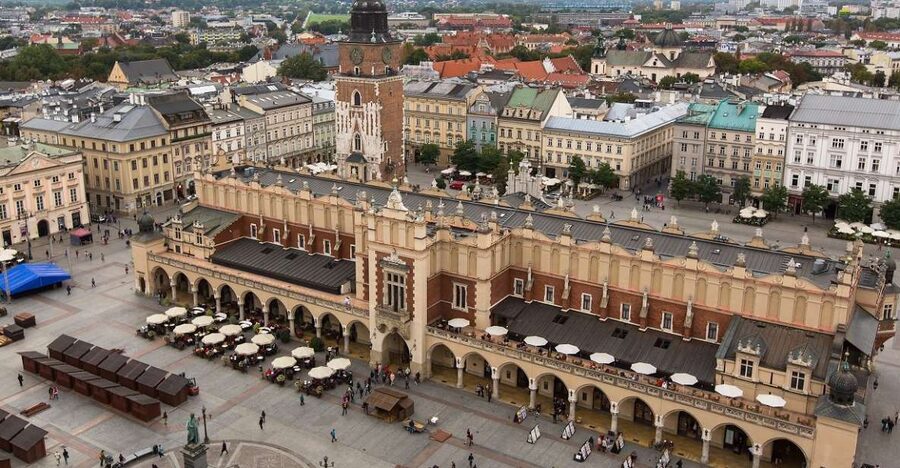 Kraków: Street Food and Historical Adventure - Pickles, kielbasa, and Polish drinking traditions