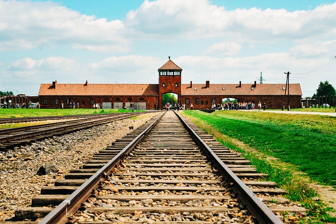 Krakow to Auschwitz-Birkenau Live Guided Tour & Hotel Pick-up - The guide makes the biggest difference