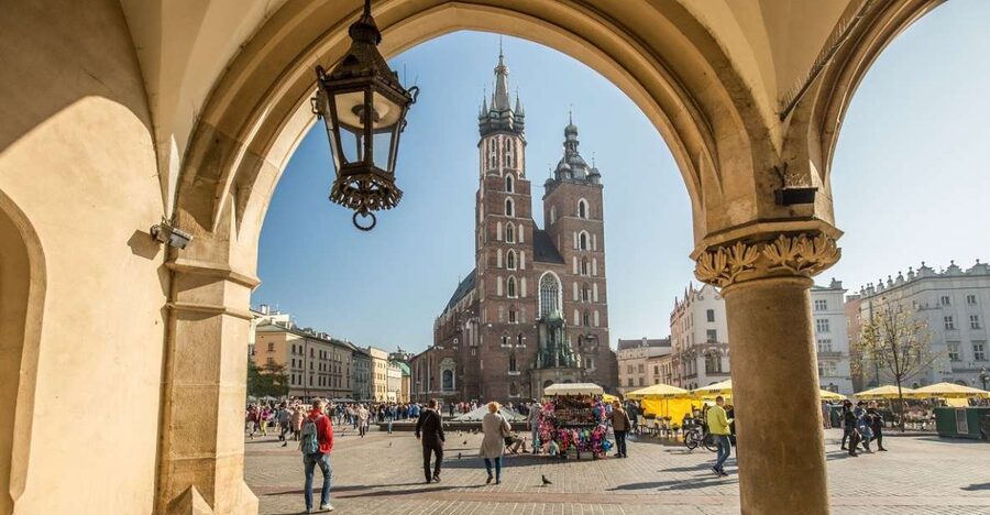 Krakow: Traditional Street Food Walking Tour - Why This Short Food Walk Works
