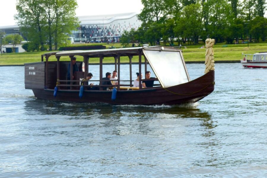 Krakow: Vistula River Cruise with Historical Views - Starting below Wawel Hill