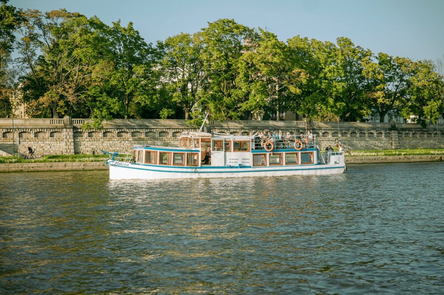 Krakow: Vistula River Sightseeing Cruise ️ - Boat choice and service consistency