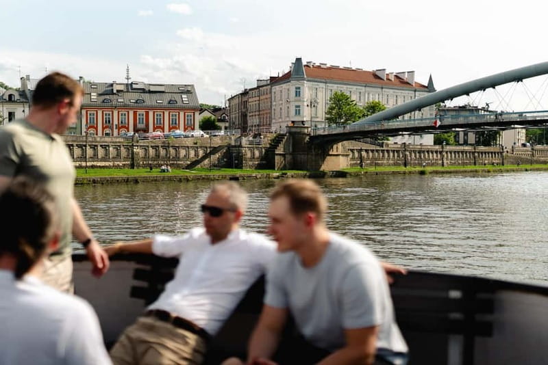 Krakow: Vistula River Sightseeing Cruise with Audio Guide - Bridges, boulevards, and the city in motion