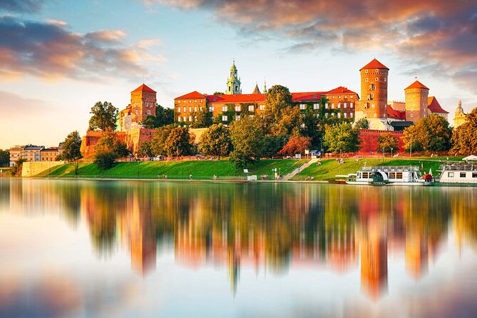 Krakow Walking Tour with Audioguide on Your Smartphone - Wawel Cathedral and Wawel Castle