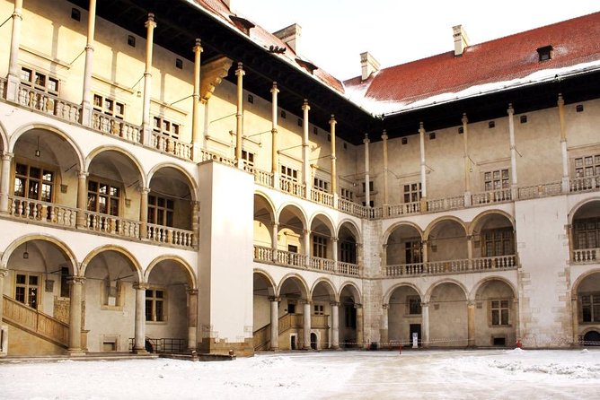 Krakow: Wawel Castle & Cathedral Guided Tour - The castle’s military and Eastern collections