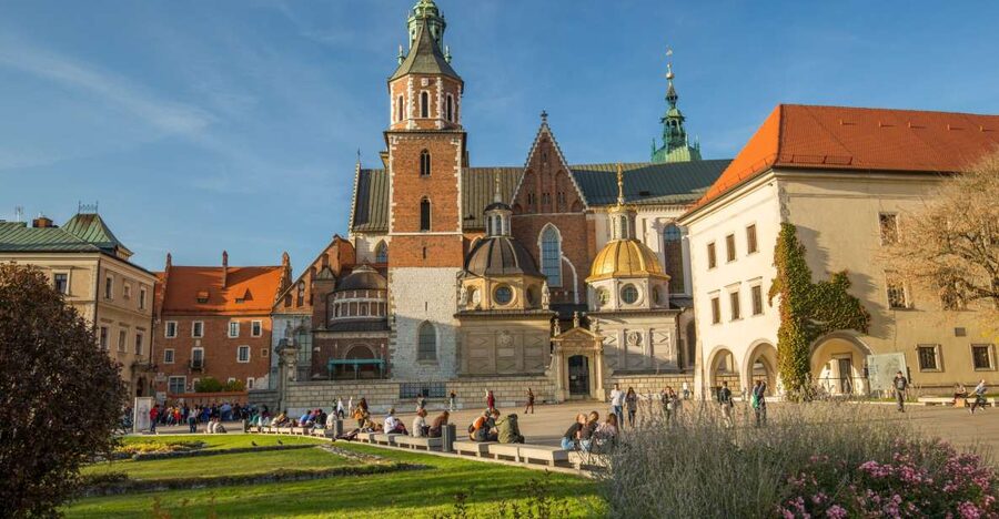 Krakow: Wawel Castle, Cathedral, Salt Mine, and Lunch - A Polish lunch that gives you time to reset