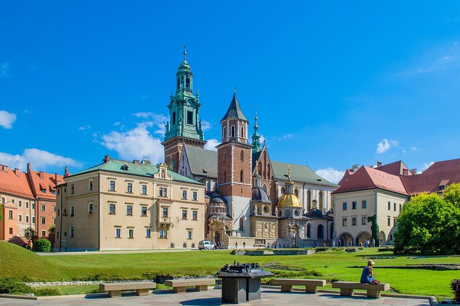 Krakow: Wawel Castle Guided Tour with Skip-The-Line Entry - The Royal State Rooms and Polish royal life