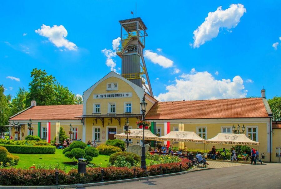 Krakow: Wieliczka Salt Mine Fast-Track Ticket & Guided Tour - The main chapel is the emotional high point
