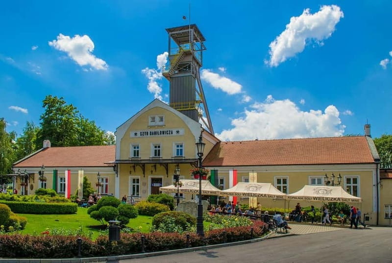 Kraków: Wieliczka Salt Mine Guided Tour with Transfer - The pace, crowds, and gift stops