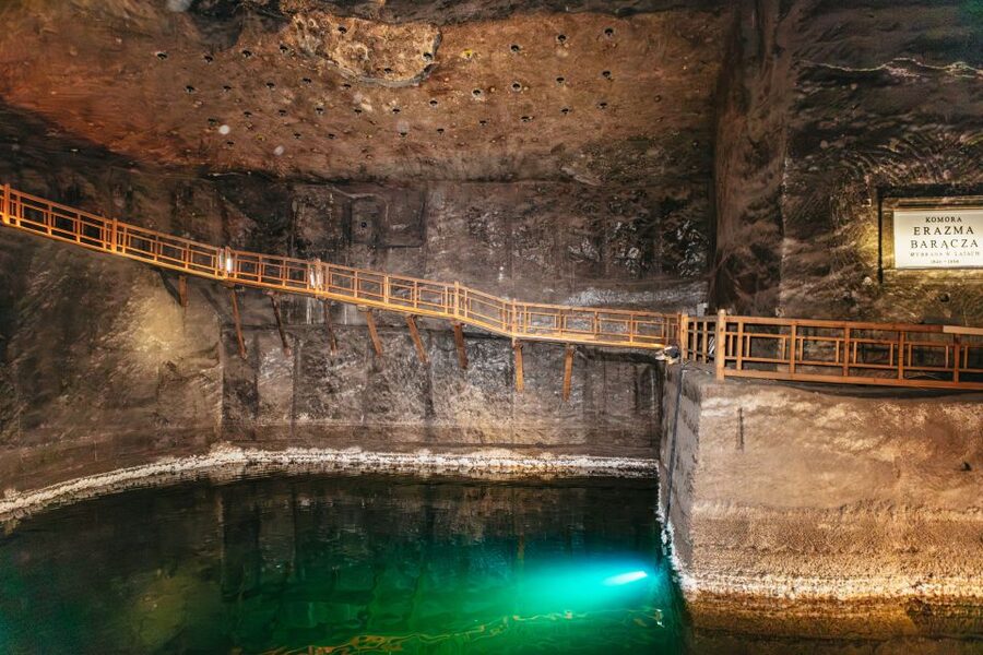 Krakow: Wieliczka Salt Mine Guided Tour with Transport - Fifteen minutes to get your bearings