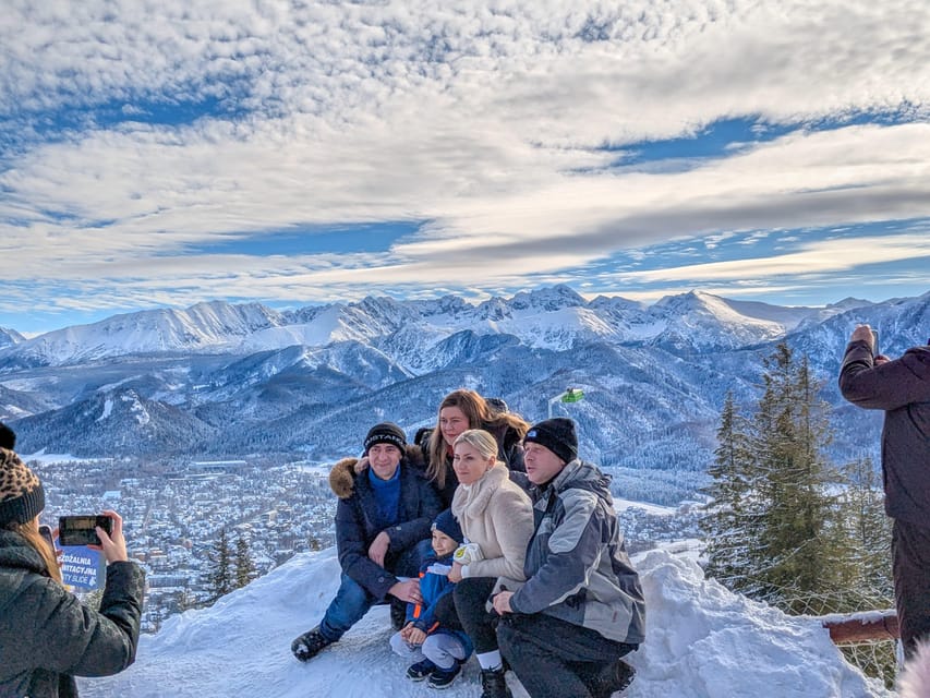 Krakow: Zakopane Cable Car, Vodka, Cheese & Hot Springs Tour - Chochołów and the old wooden highlander style