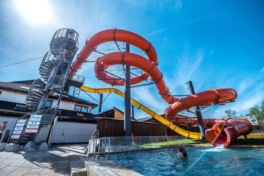 Krakow: Zakopane Cable Car, Vodka, Cheese & Hot Springs Tour - Terma Bania: the relaxing finish