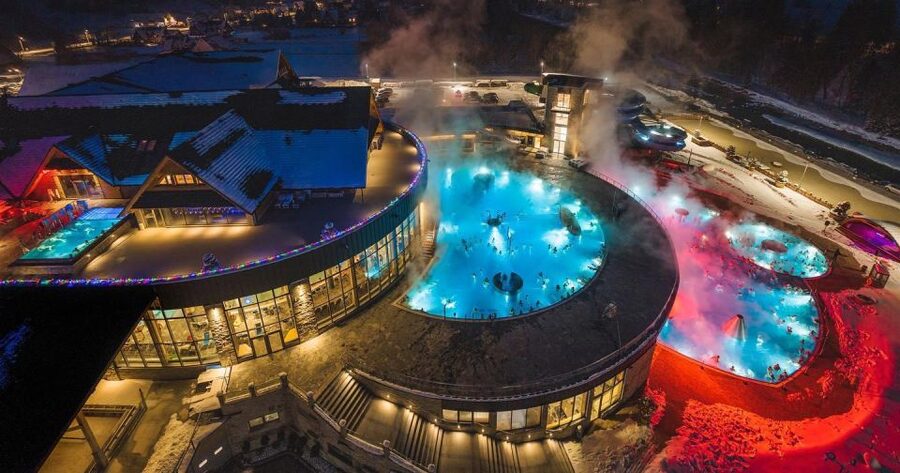 Krakow: Zakopane Day Tour with Optional Thermal Baths - Chochołów and its wooden village houses