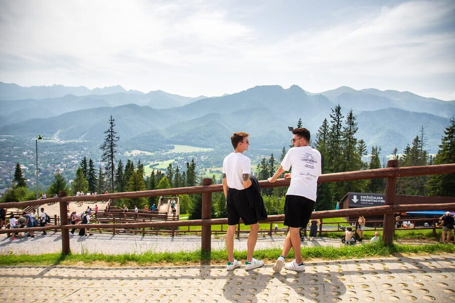 Krakow: Zakopane Tour with Cable Car, Tasting & Hotel Pickup - Cheese, local alcohol, and a taste of the region