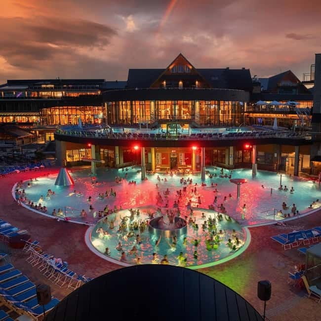 Krakow: Zakopane Tour with Chocholow Hot Baths and Cable Car - What the guide adds to the experience