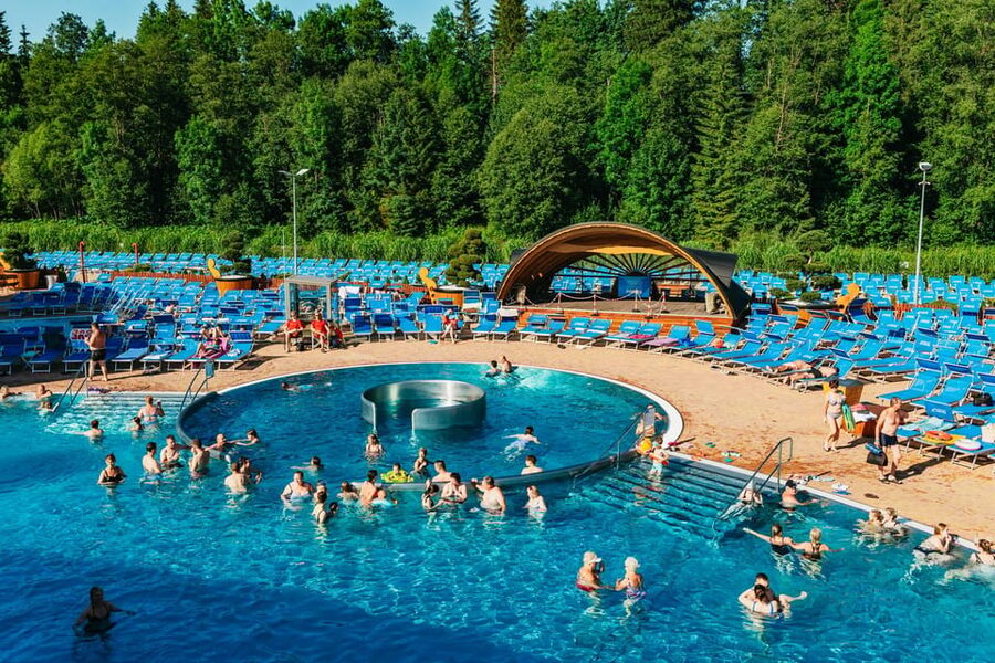 Krakow: Zakopane Tour with Thermal Baths, Cable Car & Pickup - Chochołów and the wooden houses of the Highlands