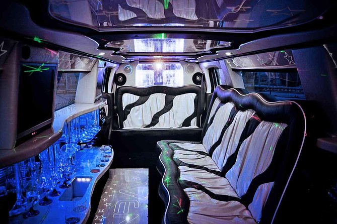 Limo Party & Club Package in Gdansk - VIP arrival at a Gdansk nightclub