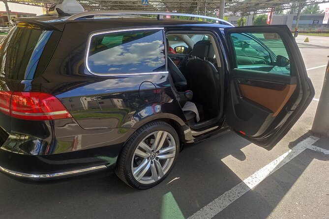Luxury airport transfer from Lodz to Warszawa Chopin Airport - Leaving Lodz with a planned pickup