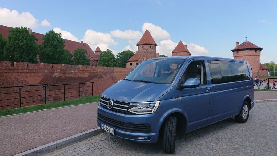 Malbork Castle: Private Tour from Gdansk, Sopot or Gdynia - Entering the brick fortress
