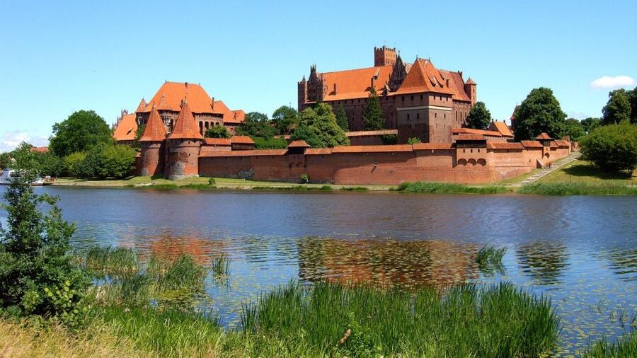 Malbork Castle Tour: 6-Hour Private Tour - Small details that can make the day better