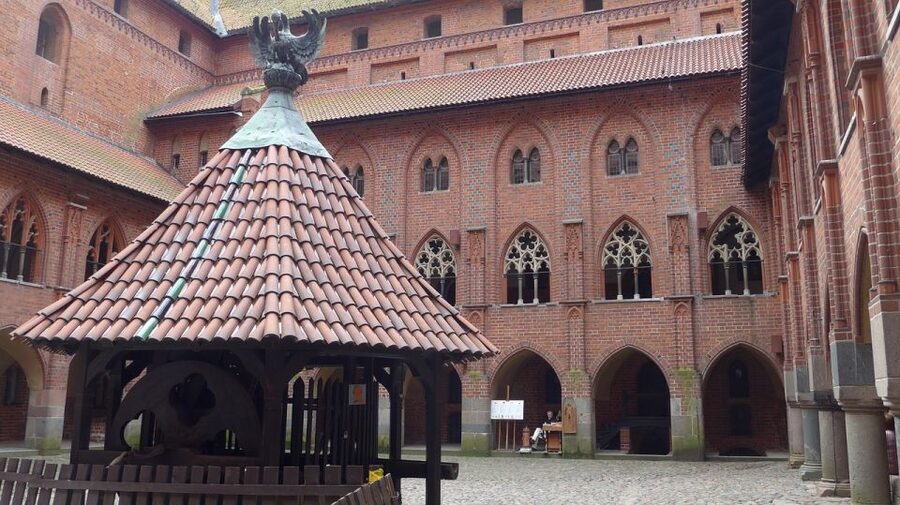 Malbork Castle Tour: 6-Hour Private Tour - Is $355 per person good value?