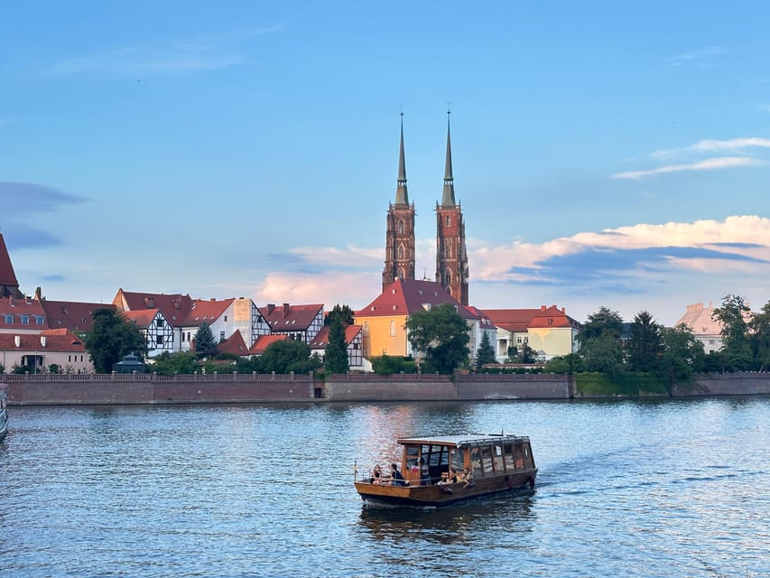 Night tour through Wroclaw - Hansel and Gretel Houses, a small stop with a big photo appeal