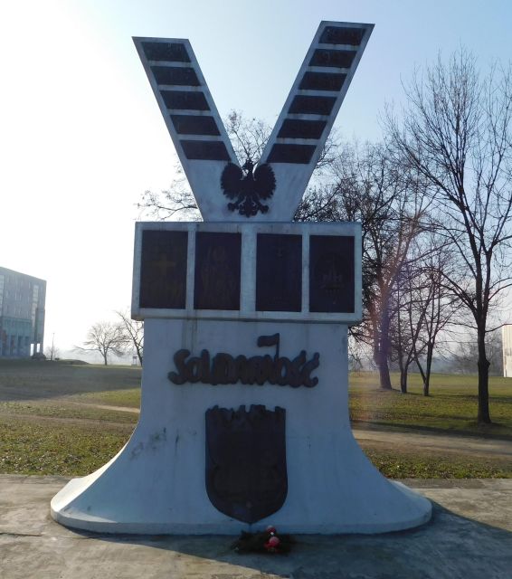 Nowa Huta – a guided tour of a utopian socialist city - Avenue of Roses and the planned public image