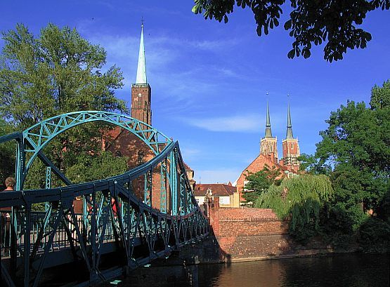 Oder river cruise and walking tour of Wroclaw - Boarding the boat for the Oder cruise