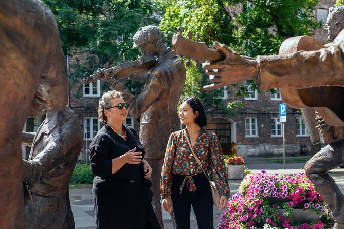 Off the Beaten Track in Warsaw: Private City Tour - The cathedral area and Praga’s street character