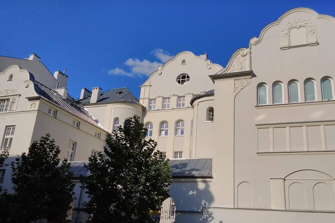 Offbeat Warsaw: Explore the Edgy & Artsy Praga District - Starting at St. Florian’s and the Praga music monument