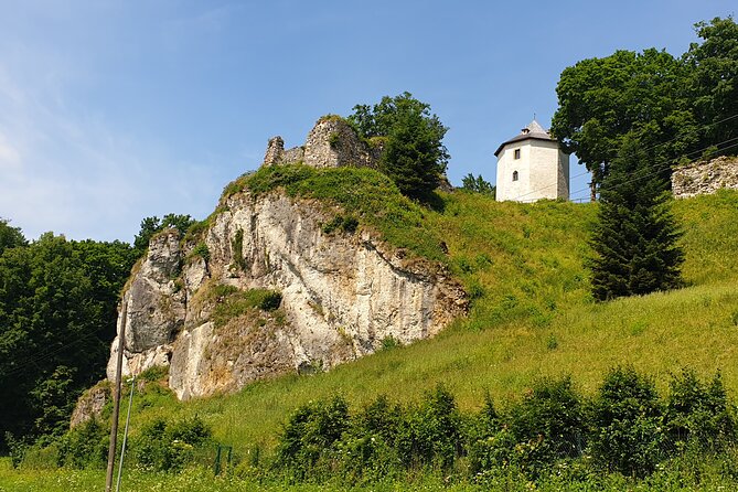 Ojców National Park and Ogrodzieniec Castle Tour from Krakow - Pieskowa Skała: Renaissance elegance above the valley