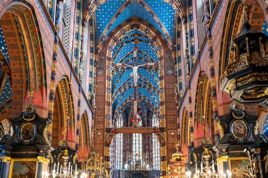 Old Town short guided walk with entry to St. Mary's Basilica - Meeting your guide on St. Mary Magdalene Square