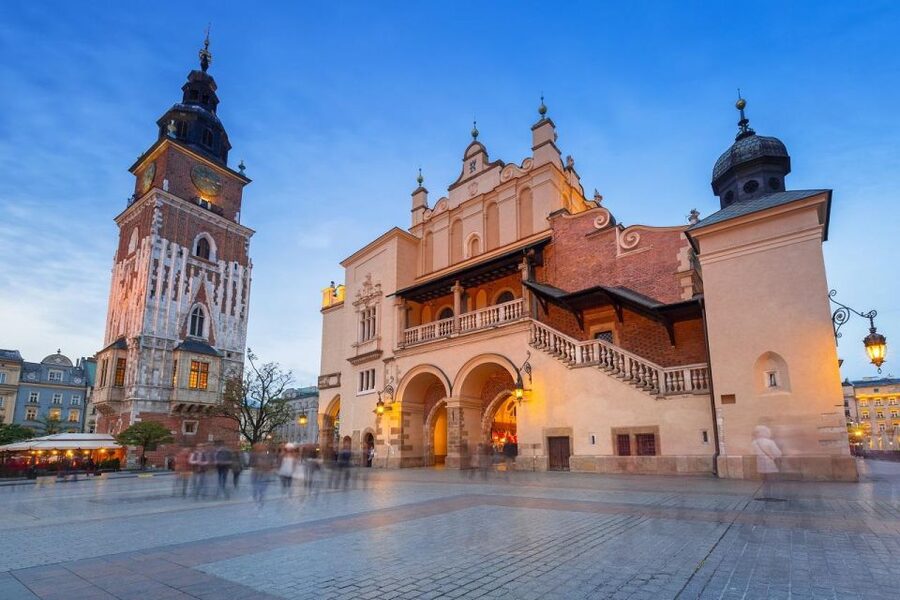 Old Town, St. Mary's Basilica and Rynek Underground Tour - Inside St. Mary’s Basilica and the Veit Stoss altar