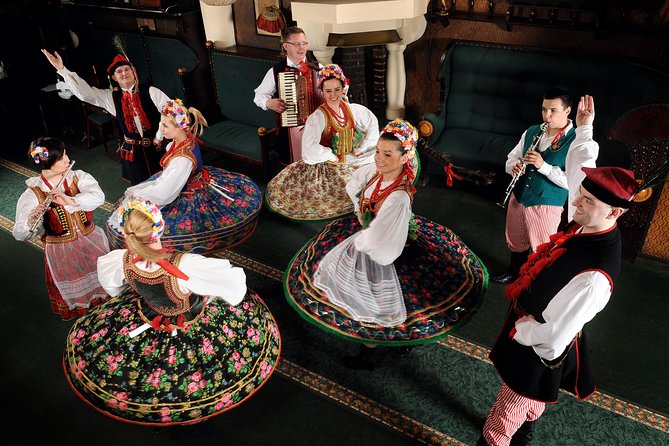 Polish Folk Show with 3 course dinner in Krakow legendary restaurant - The First 25-Minute Folk Performance