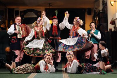 Polish Folk Show with 3 course dinner in Krakow legendary restaurant