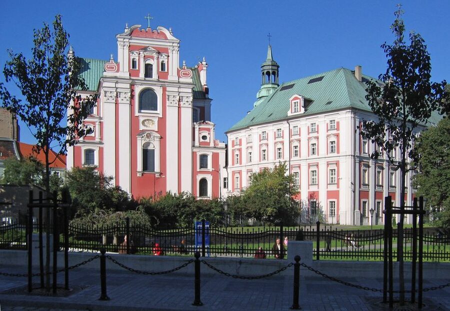 Poznan Old Town and Croissant Museum Private Walking Tour - Entering the Croissant Museum