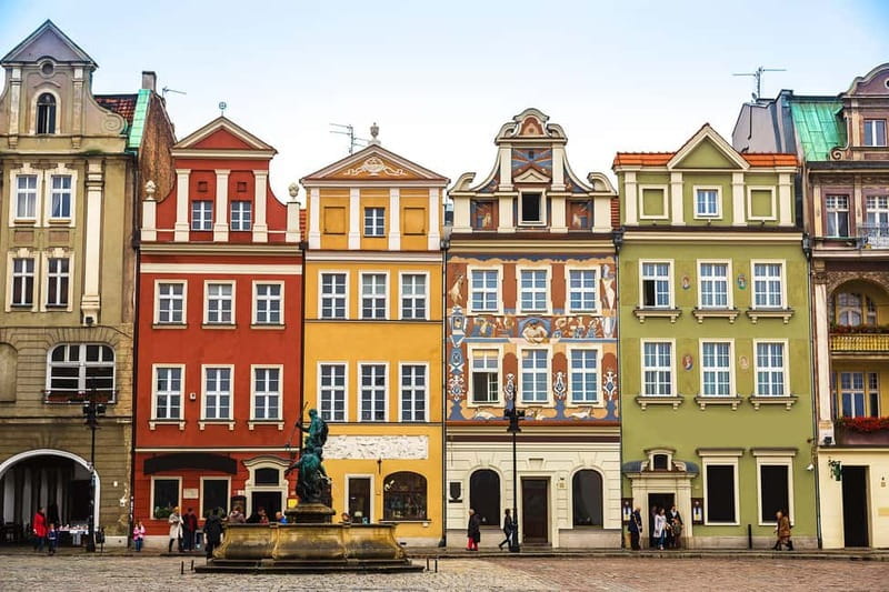 Poznan Old Town and Top Attractions Private Walking Tour - A quiet pause at Chopin Park