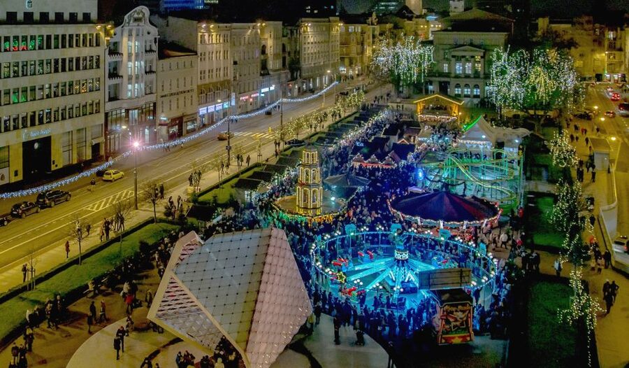 Poznan: Old Town, Srodka District, & Cathedral Private Tour - Mickiewicz Square and Poznan’s grand opening scene