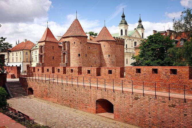 Private 4h Tour in Warsaw Old Town - The Barbican, city walls, and old photographs