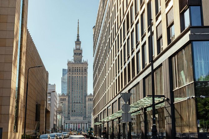 Private City Kickstart Tour: Warsaw - Castle Square and the Royal Castle area