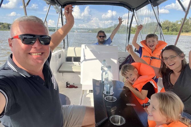 Private Cruise on Vistula in Warsaw for 9 with our Helmsman - Key points to know before booking