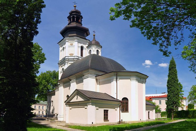 Private guide-driver & car services in Poland & Central Europe - Why family-history trips are a strong match