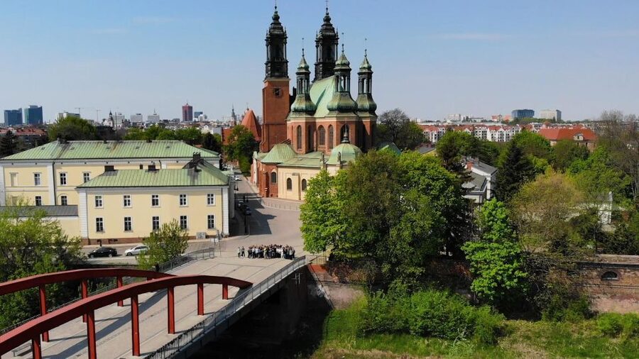 Private Icons of Poznań - Crossing into the oldest part of Poznań